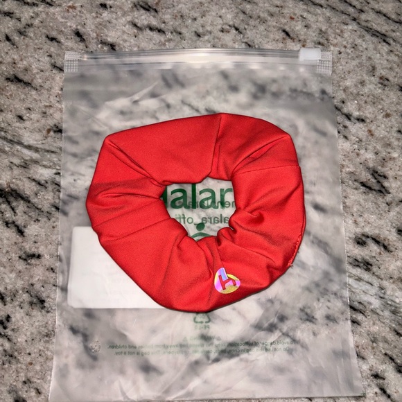 New Halara Hair Scrunchie - Picture 2 of 2